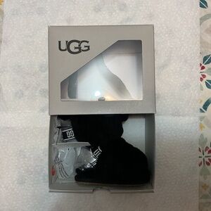 Uggs 1 fluff yeah slide